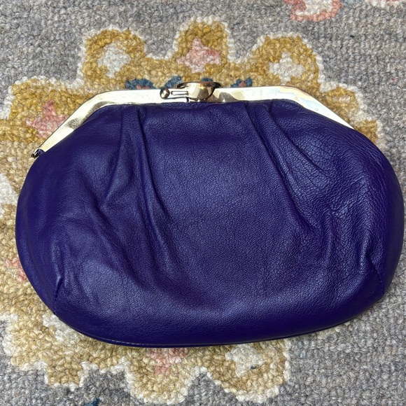 Vintage genuine leather bag in a rich purple - Picture 6 of 6